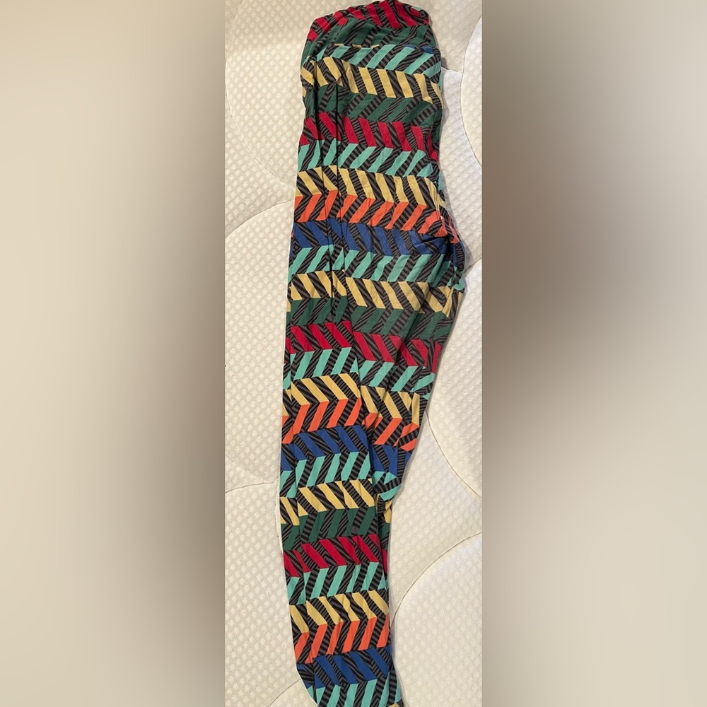 Lularoe patterned leggings. Tall and curvy.
